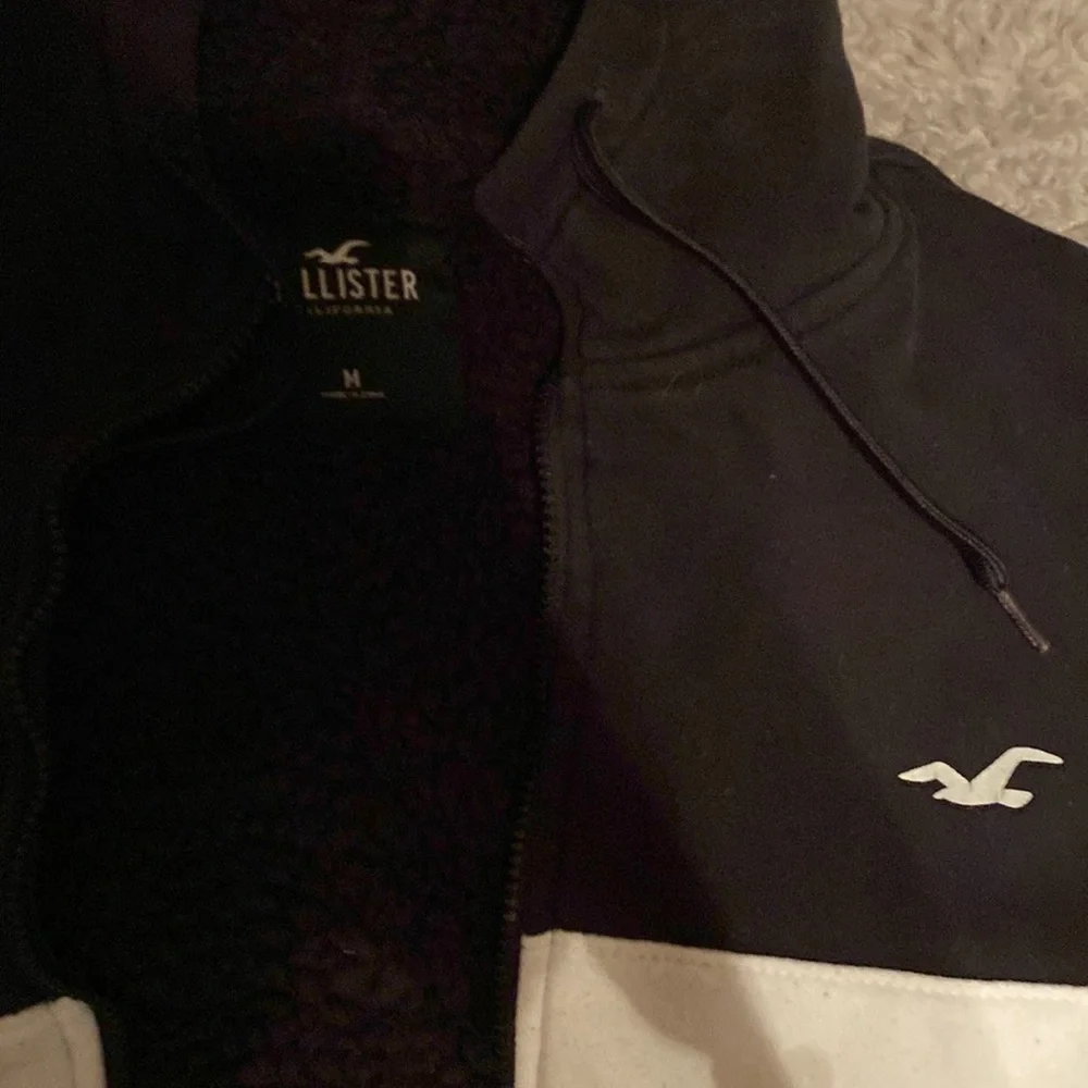 Hollister zip up, Size M, Like New - Picture 4 of 6